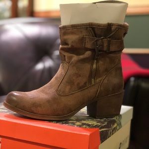 Brand new/in box Roxy Mulberry Brown boot 8.5